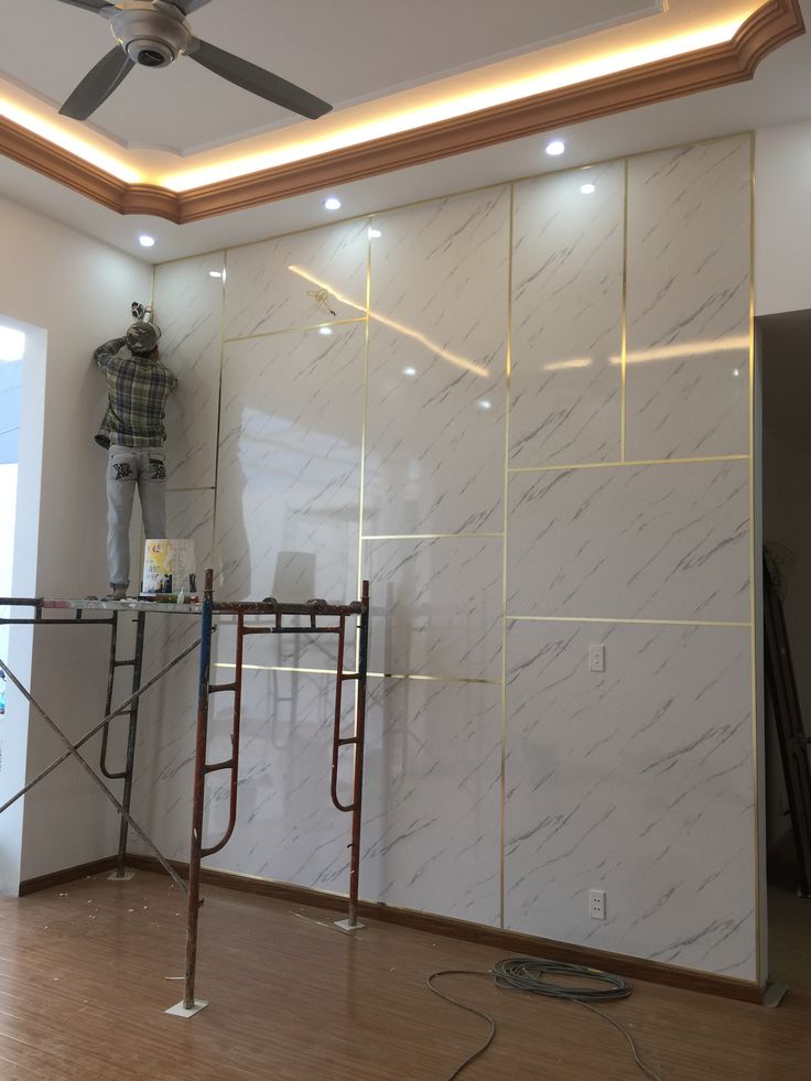 Thi công vách ốp vật liệu trong giai đoạn triển khai